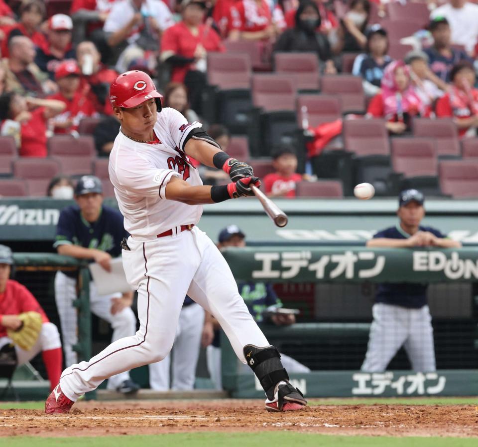 　４回、プロ初安打となる左前適時打を放つ渡辺