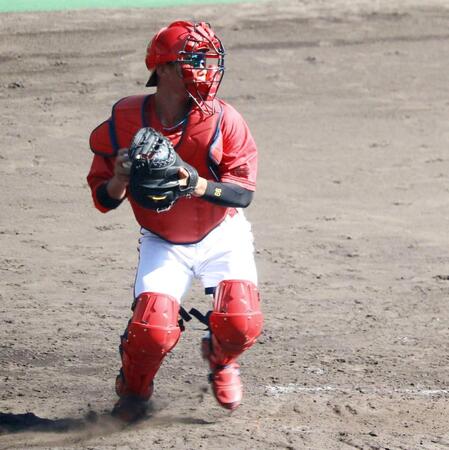 　８回からマスクをかぶった二俣（撮影・向亮祐）