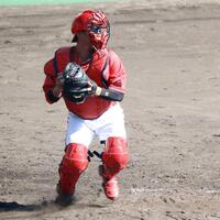 　８回からマスクをかぶった二俣（撮影・向亮祐）