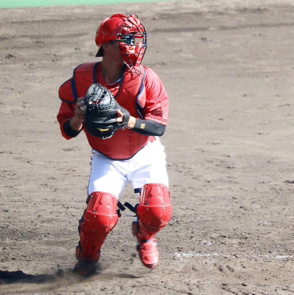 　８回からマスクをかぶった二俣（撮影・向亮祐）