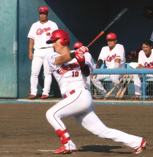 広島・佐々木 目指せ長距離砲！フェニックスLで初長打の適時二塁打