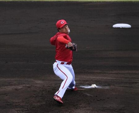 　先発し、力投した佐藤柳