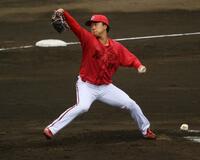 　先発し、力投した佐藤柳