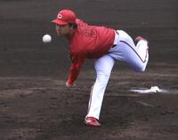 　先発し、力投した佐藤柳