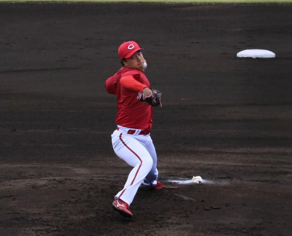 　先発し、力投した佐藤柳