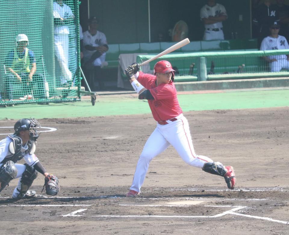 　初回に先制の２点適時中前打を放った仲田