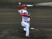 　５回途中２失点の力投を見せた滝田