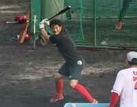 　試合後、ロングティーを行う名原