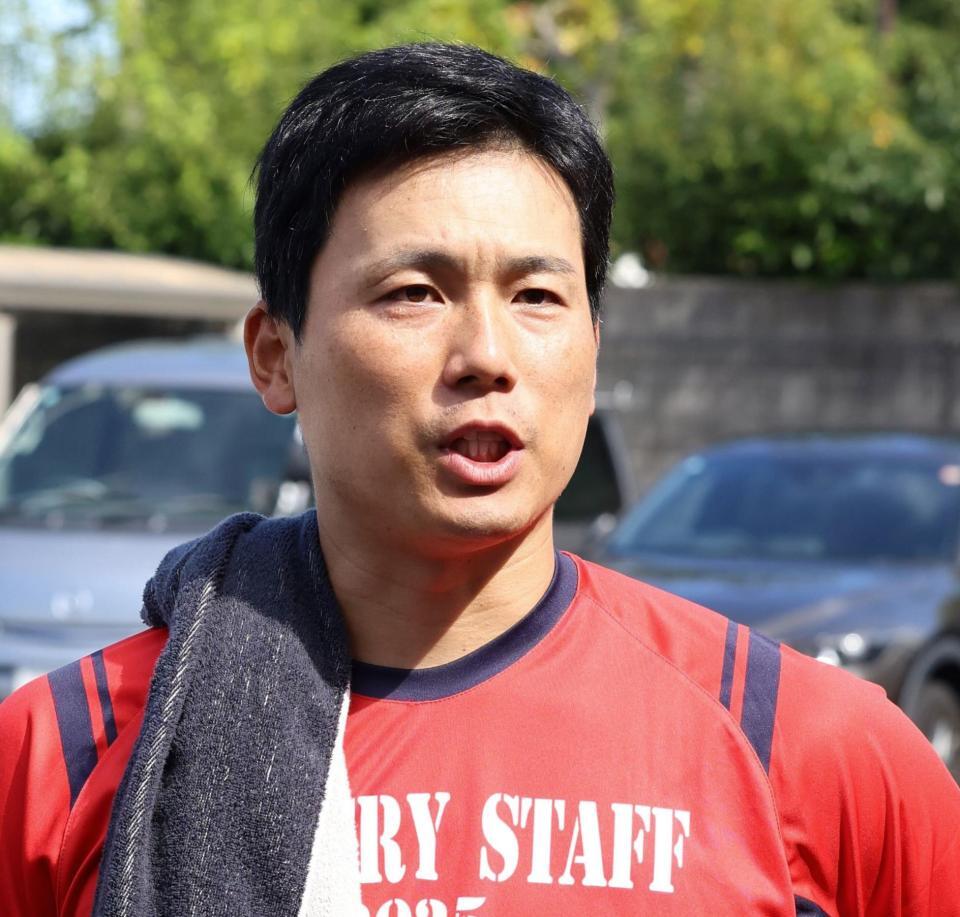 　先発に転向し、意気込みを語る栗林