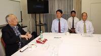 　会議に出席した（左から）松田元オーナー、新井監督、末永九州地区担当スカウト、白武統括部長（撮影・佐々木彰尚）
