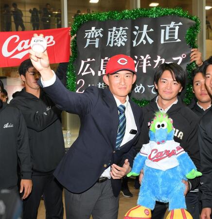 　広島に２位指名された亜大・斉藤汰直（撮影・伊藤笙子）