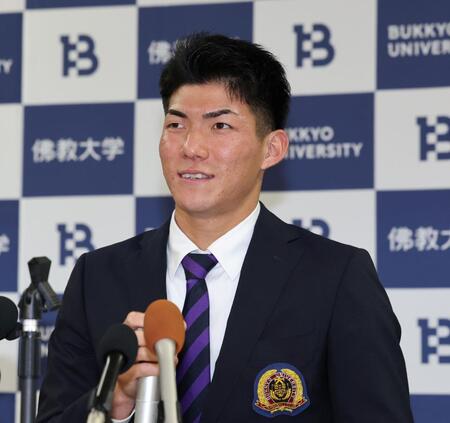 　広島に５位指名され会見する仏教大・赤木晴哉（撮影・山口登）