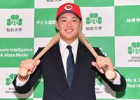 　広島に１位指名されスイッチヒッターでトリプルスリーを目指す仙台大・平川蓮（撮影・開出牧）