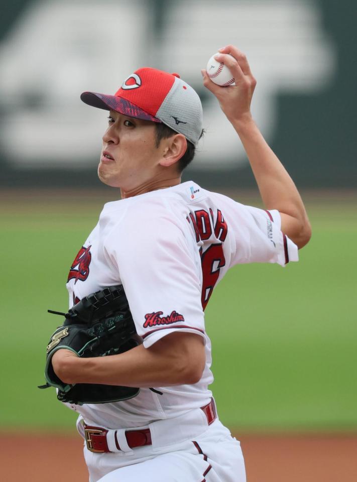 　シート打撃に登板し力投する遠藤（撮影・市尻達拡）