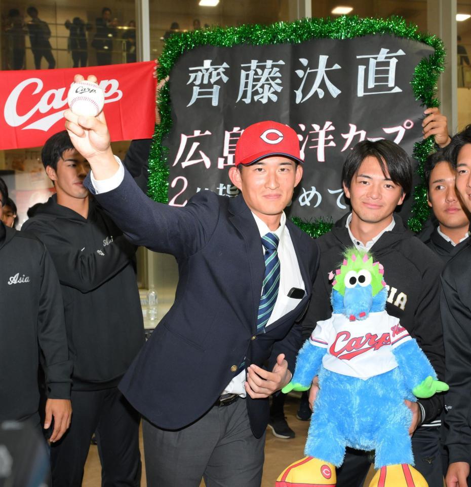 　広島に２位指名された亜大・斉藤汰直（撮影・伊藤笙子）
