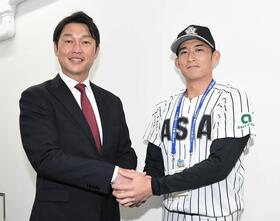 広島　ドラフト２位・斉藤がリーグ戦終了後に新井監督と初対面「立っているだけでオーラがすごい」