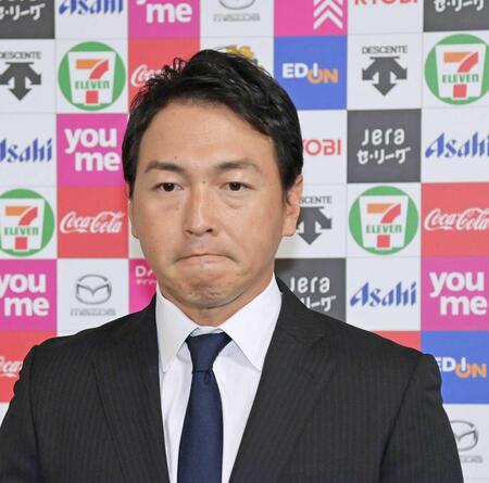 長野を「巨人に返したのは間違っていなかった」　広島・鈴木球団本部長の思い「巨人で引退するのが一番」