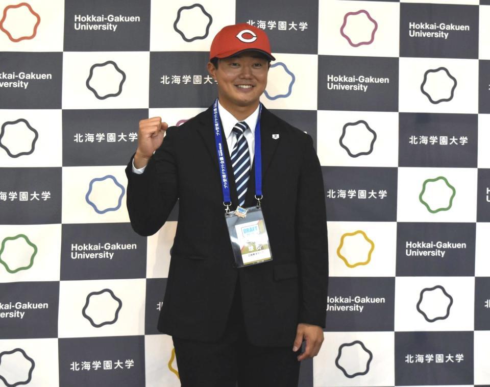 　ガッツポーズを決める北海学園大・工藤