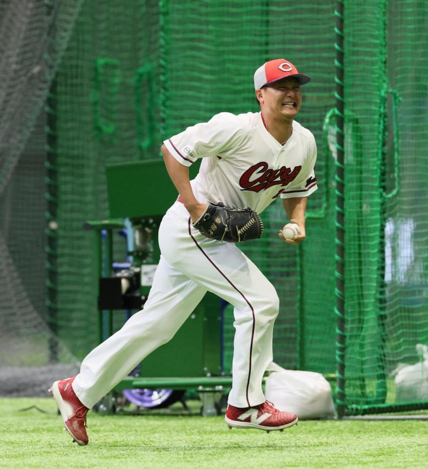 　ノックを受ける森（撮影・市尻達拡）