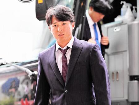 　キャンプ地・日南入りした佐々木（撮影・畠山賢大）