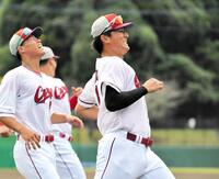 　全力でダッシュする佐々木＝撮影・畠山賢大