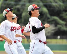 広島・佐々木 単打男から変身　フリー打撃で全球フルスイング柵越え披露　新井監督「着実にレベルアップしてる」