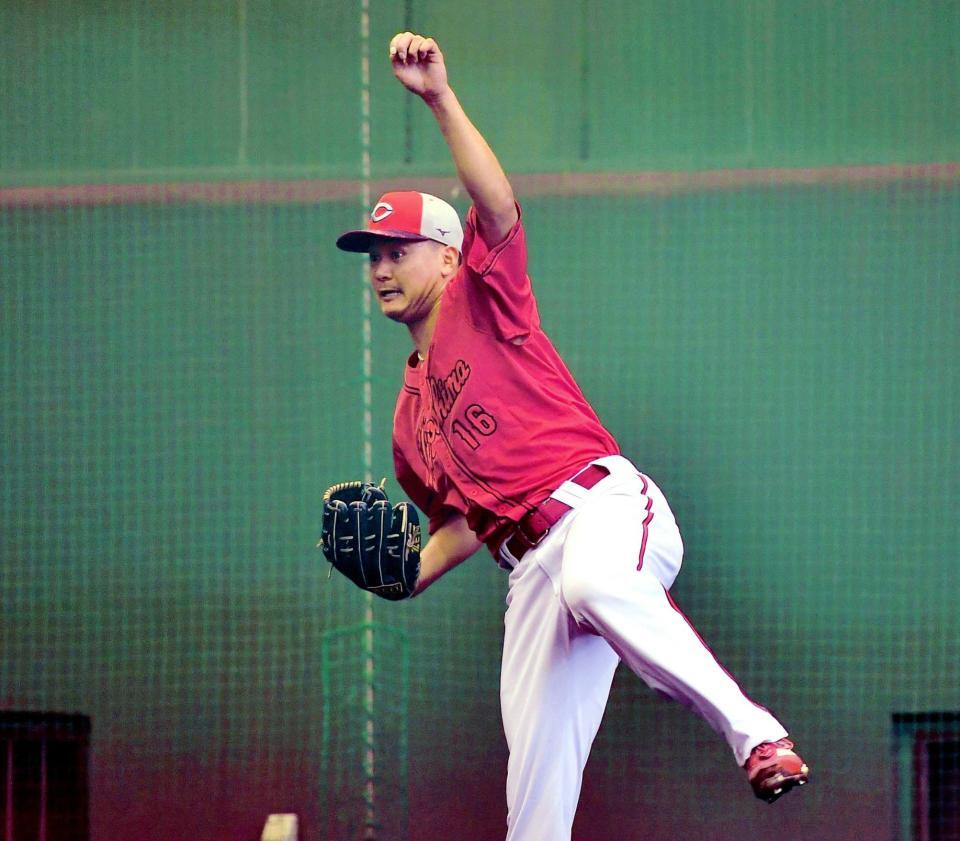 　ブルペンで熱投する森（撮影・畠山賢大）