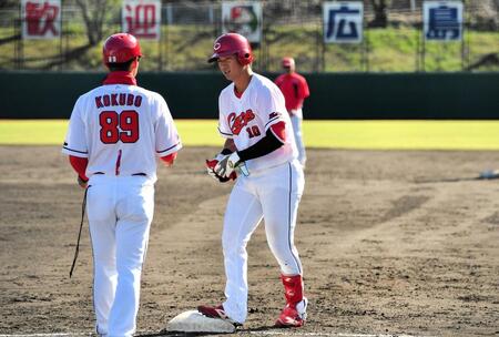 紅白戦で安打を放った佐々木（撮影・畠山賢大）