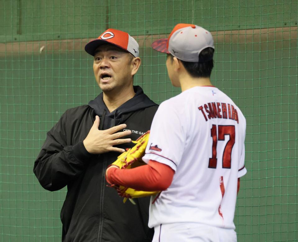 広島・石井投手コーチ 真っ赤に燃えた！即熱血指導「新井監督を胴上げ