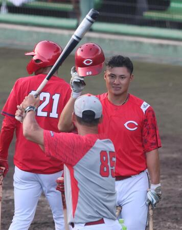 　福地コーチから指導を受ける田村（撮影・市尻達拡）