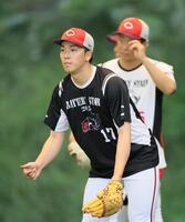 　ノックを受ける常広（撮影・市尻達拡）