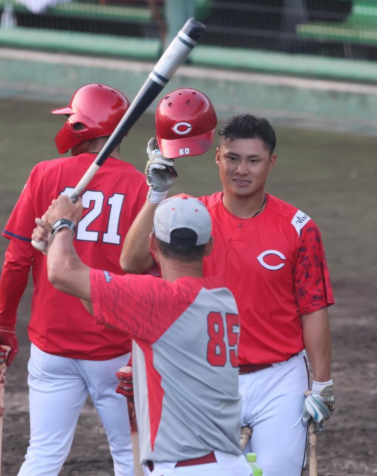 　福地コーチから指導を受ける田村（撮影・市尻達拡）