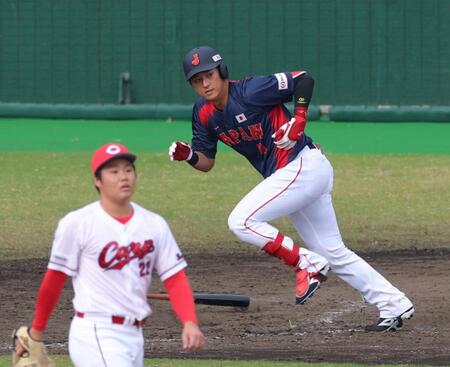 　５回、二塁打を放つ佐々木（撮影・立川洋一郎）