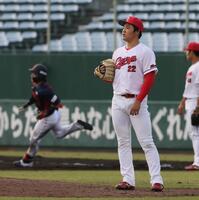 　７回、野村に左越え２ランを許す高（撮影・市尻達拡）