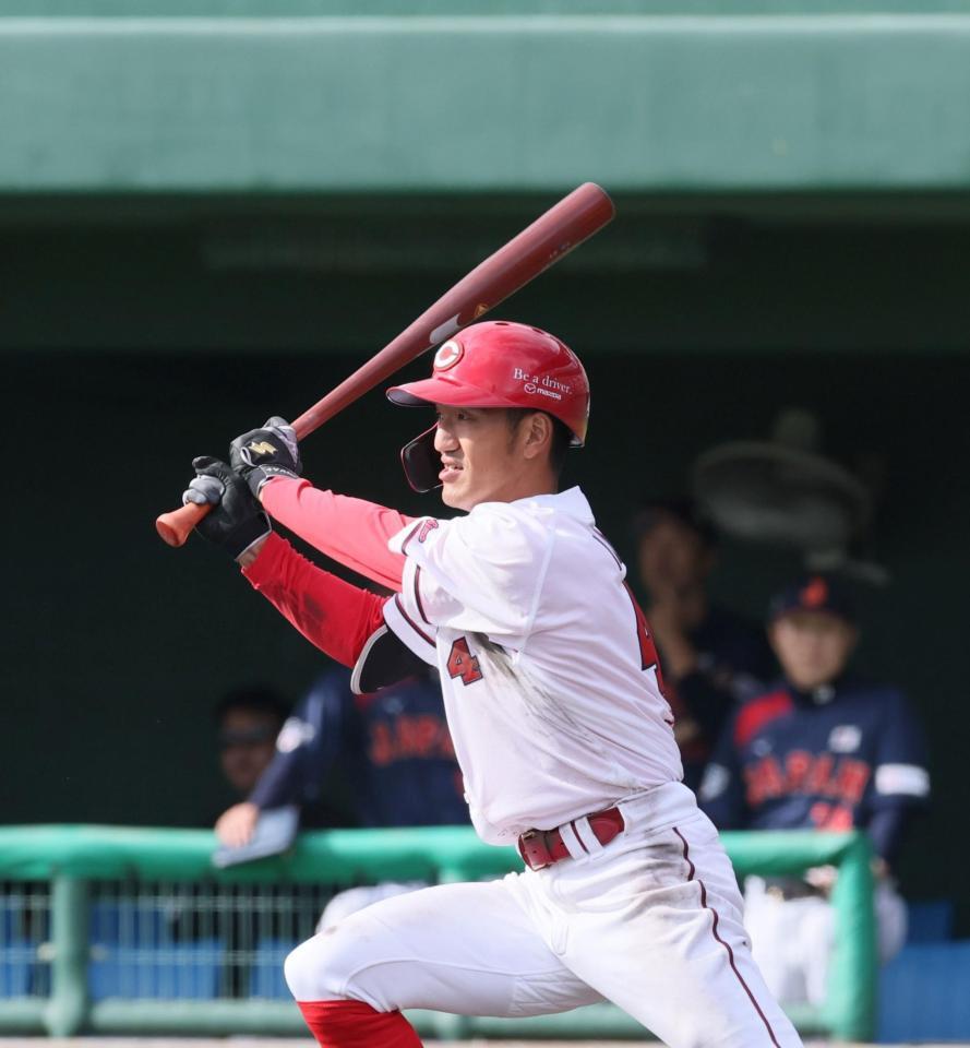 　３回、中前２点タイムリーを放つ矢野（撮影・市尻達拡）