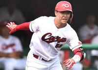 広島 90年代のカープを支えた代打の神様が新井監督と談笑 現役時代と