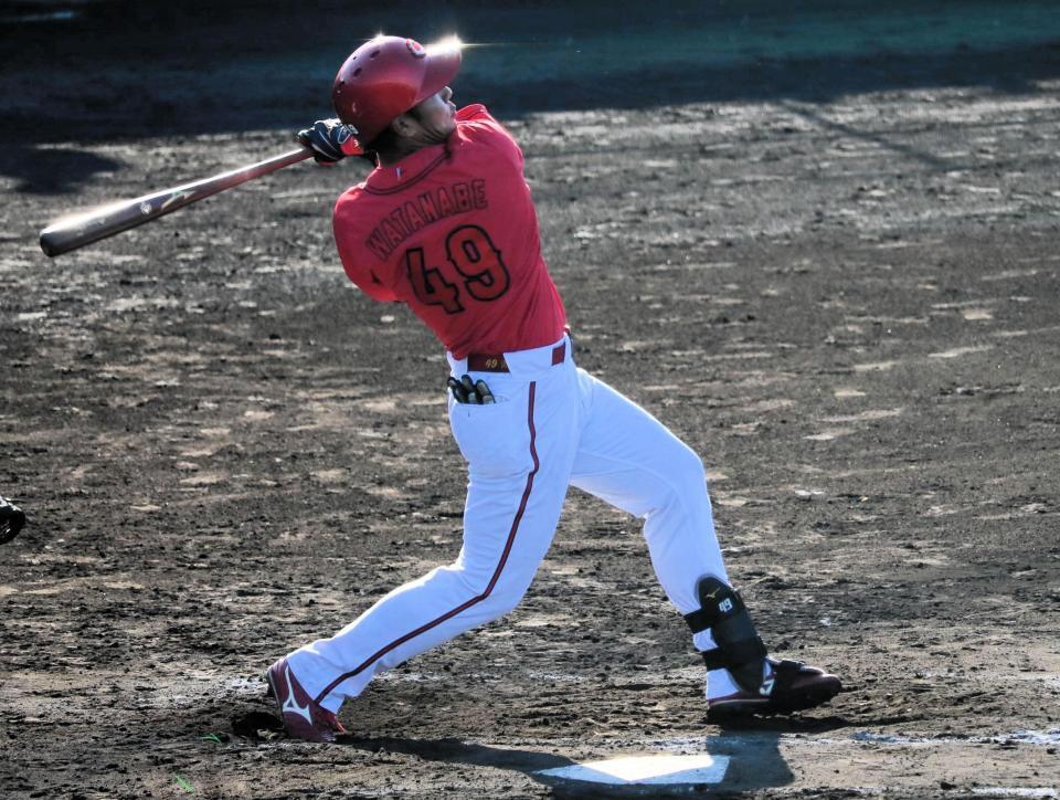 　３安打と躍動した渡辺＝都城市運動公園野球場＝