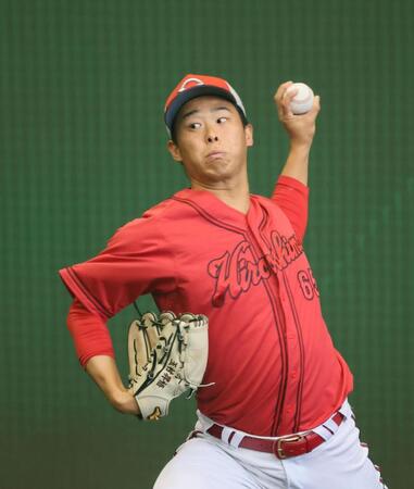 　ブルペンで投げ込む玉村（撮影・市尻達拡）