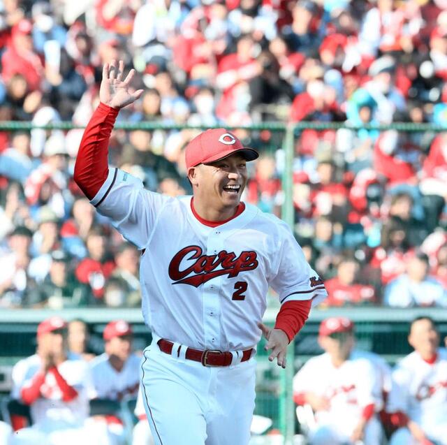 広島・田中広輔 笑顔で別れ「地元で胴上げできたことは一番の思い出