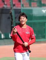 　来春のＷＢＣへ向けオフ無休を宣言した小園