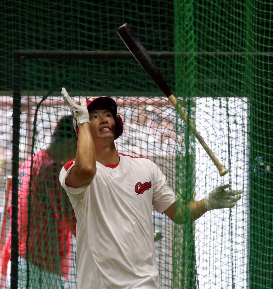 　今オフから野球ノートを導入している中村奨　