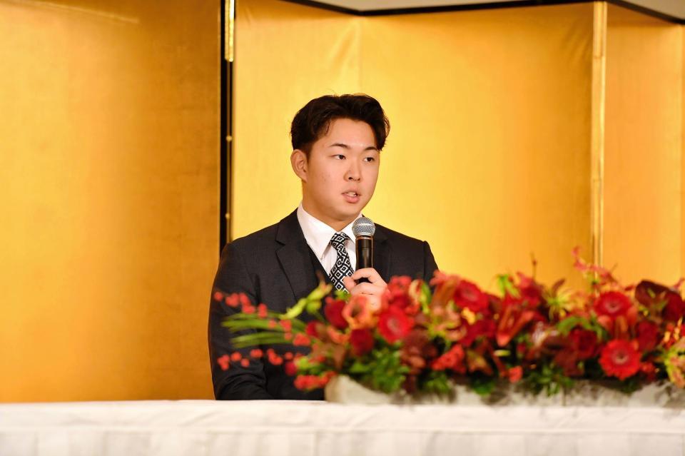 　会見に臨む平川（撮影・畠山賢大）