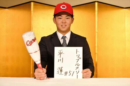 　会見に臨んだ平川（撮影・畠山賢大）