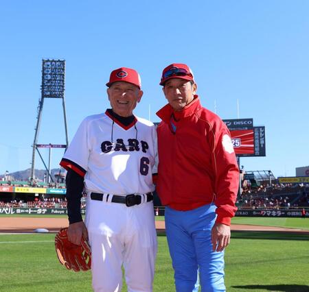 　レジェンドゲームに参加するゲイル・ホプキンス氏と高橋慶彦氏（撮影・市尻達拡）