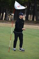 　選手会ゴルフに参加した島内