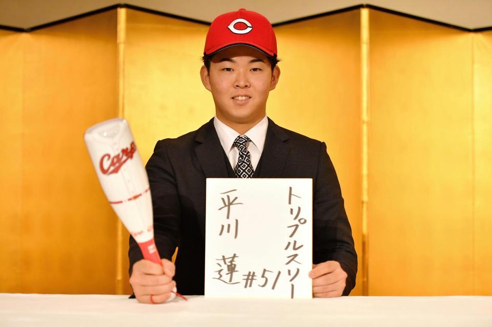 　会見に臨んだ平川（撮影・畠山賢大）