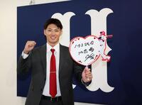 　来季の目標を記す中村奨（撮影・市尻達拡）