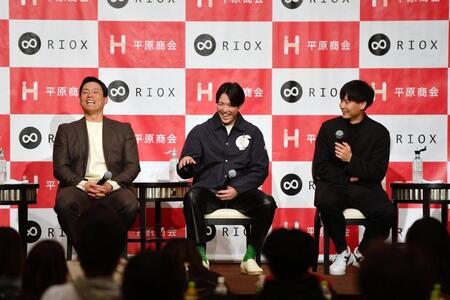 　トークショーに参加した（左から）栗林、森下、森浦（撮影・畠山賢大）