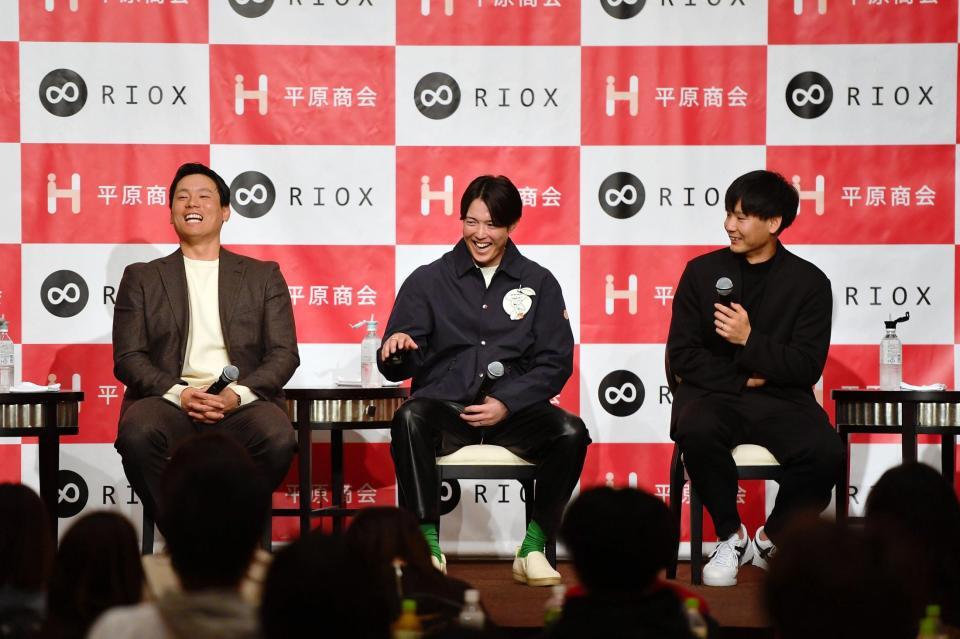 　トークショーに参加した（左から）栗林、森下、森浦（撮影・畠山賢大）