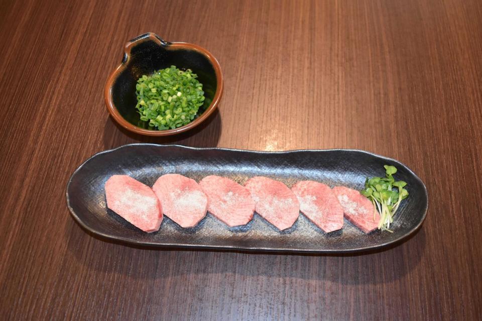 　大人気メニューの「究極のタン塩」